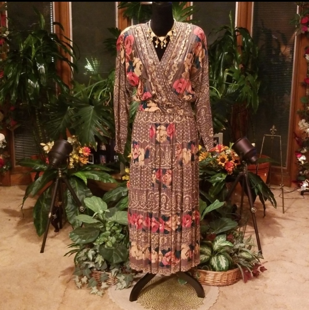 💥Please Share💥Designer Vintage Clothing - Picture 4 of 5